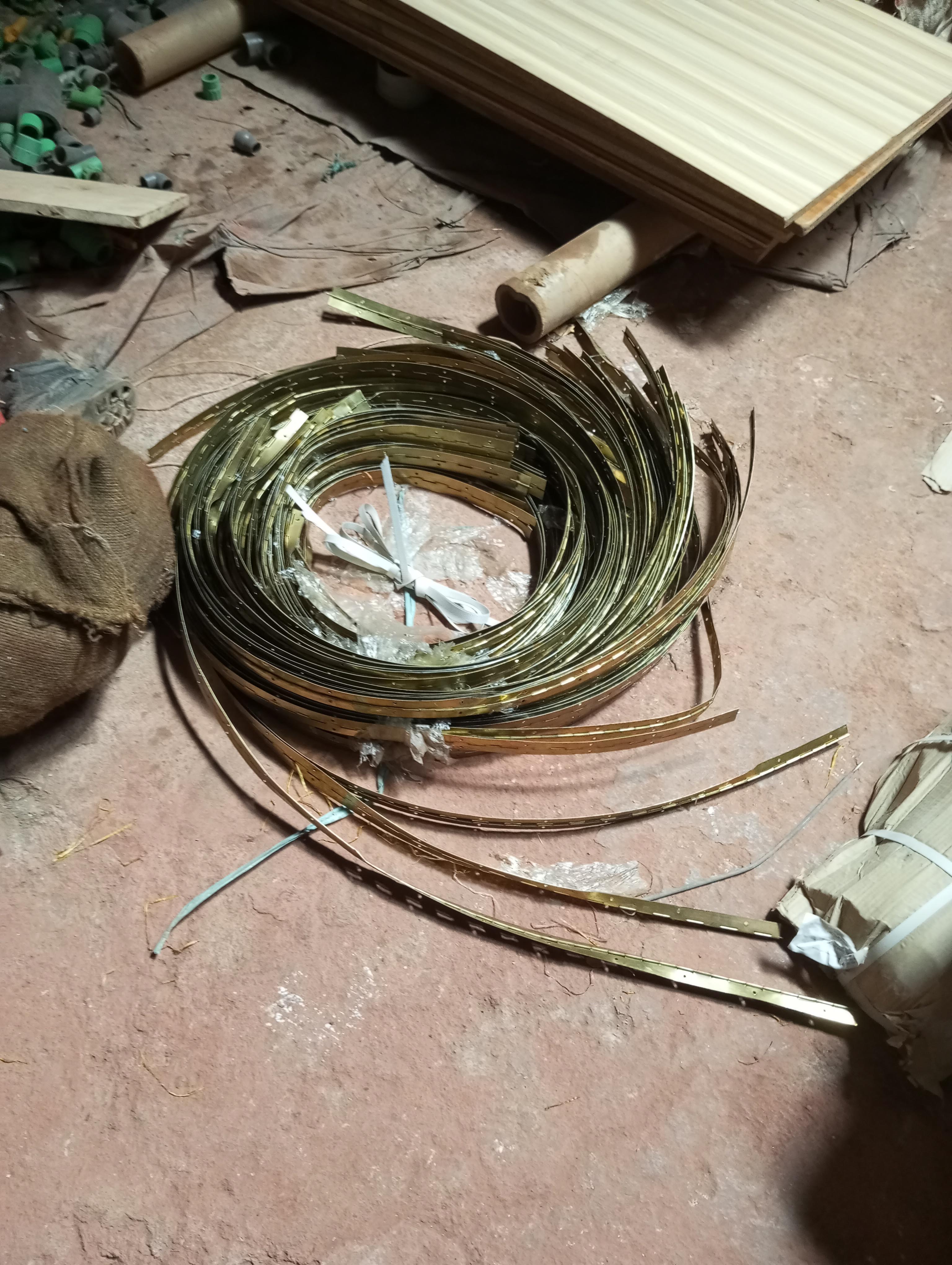 Piano hinges roll